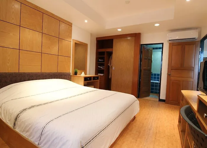 Serena Sathorn Apartment